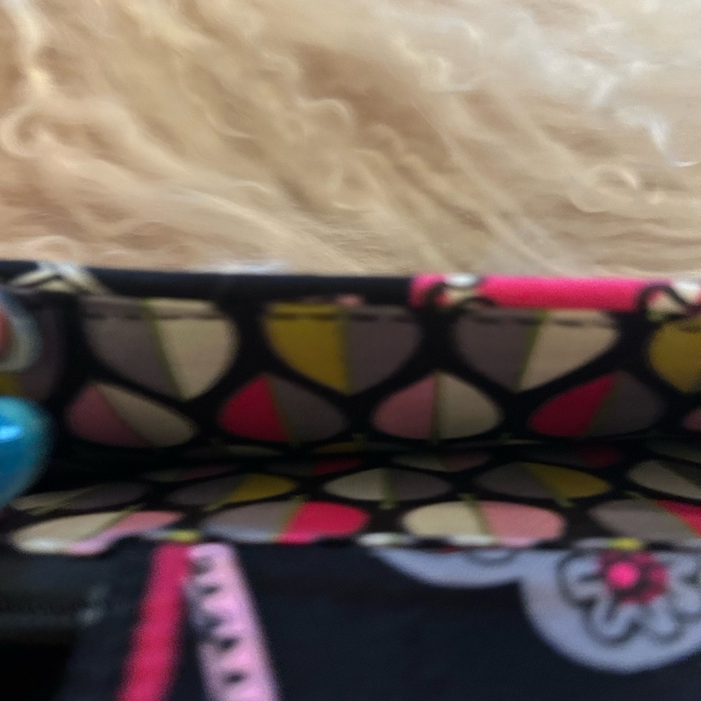☀️New. Vera Bradley Black and Pink Wallet with Artistic Design - Picture 5 of 5
